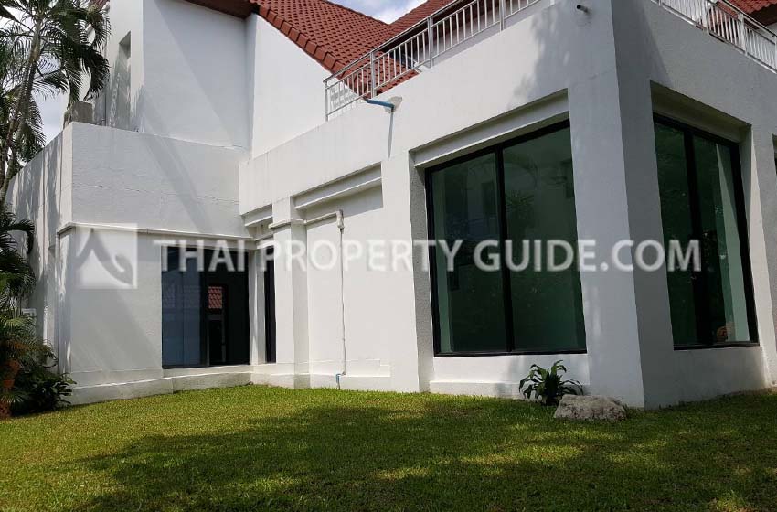 House with Private Pool in Nichada Thani 